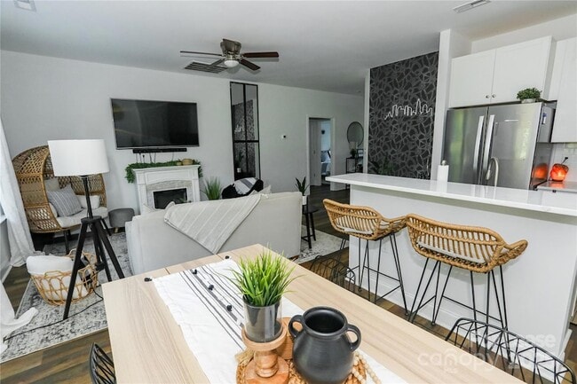 Building Photo - 2734 Kendrick Ave