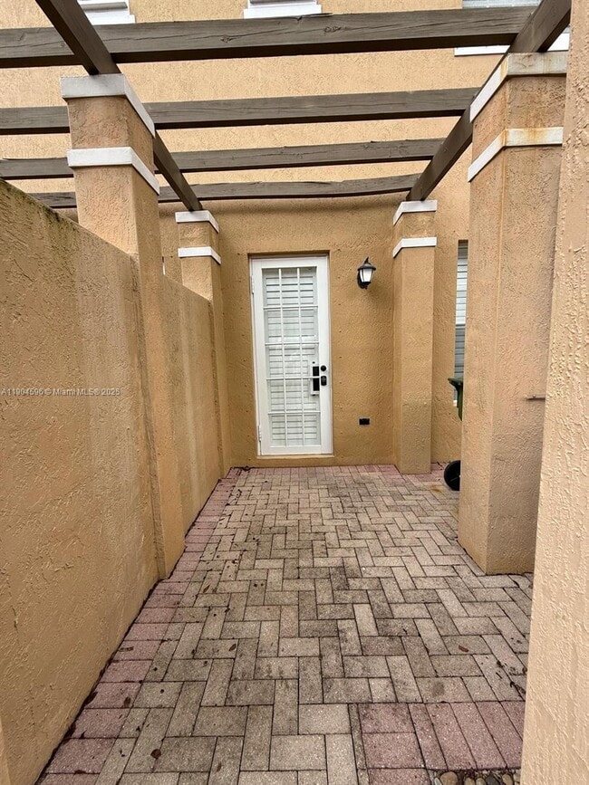 Building Photo - 705 SW 147th Ave