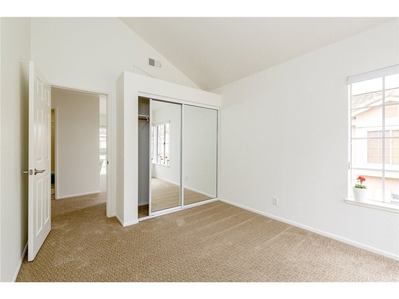 Primary Photo - 14043 Lemoli Ave