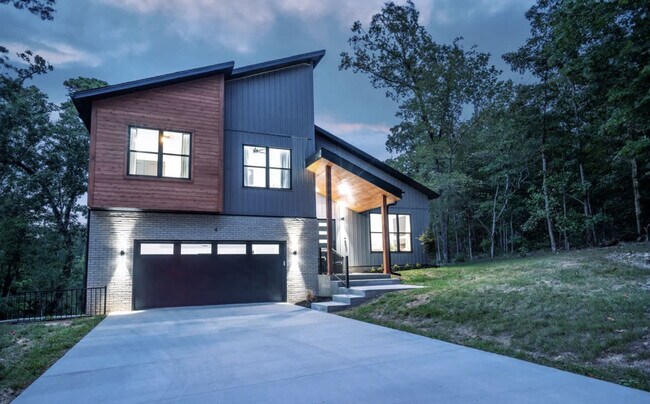 Building Photo - 4 Fleetwood Cir