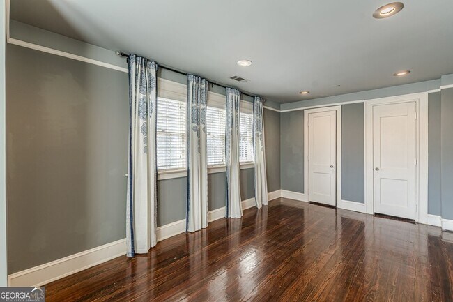 Building Photo - 1957 Walker Ave