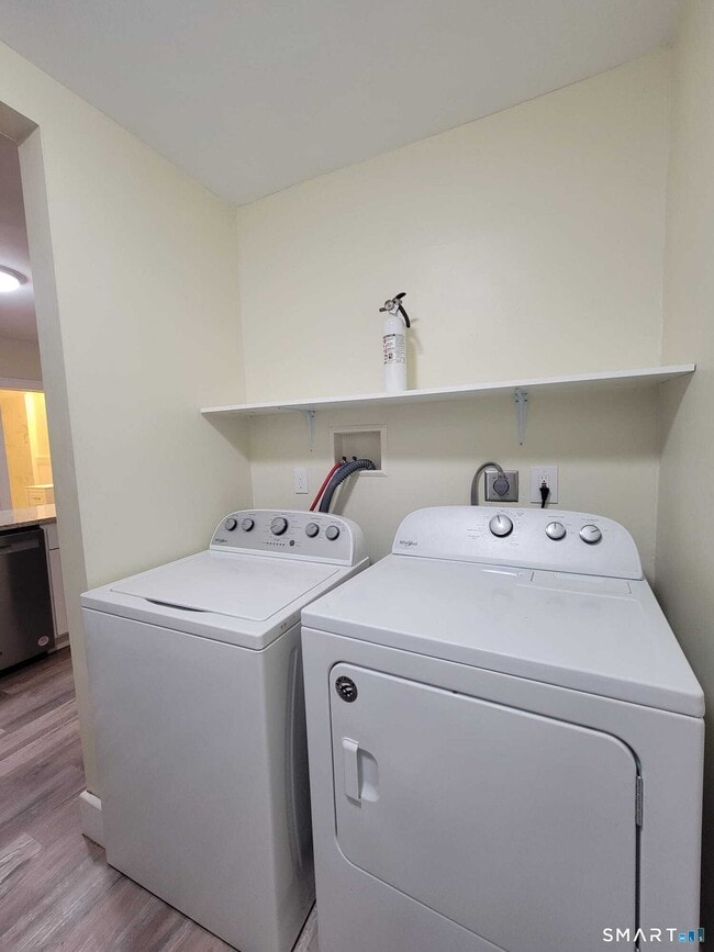 Building Photo - 564 High St