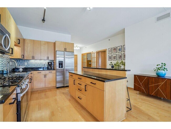 Building Photo - 401 N 2nd St