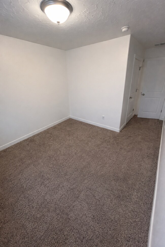 Building Photo - Gorgeous Townhome!!!