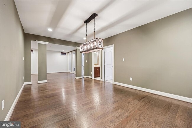 Building Photo - 448 Salk Cir