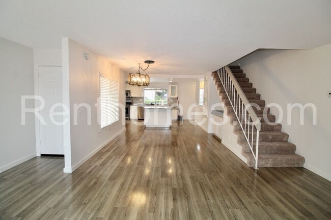 Building Photo - 2528 Navarra Dr