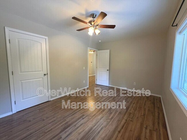 Building Photo - 6121 De Armoun Rd