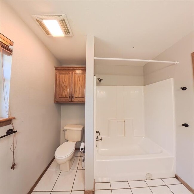 Building Photo - 504 Quail Run N