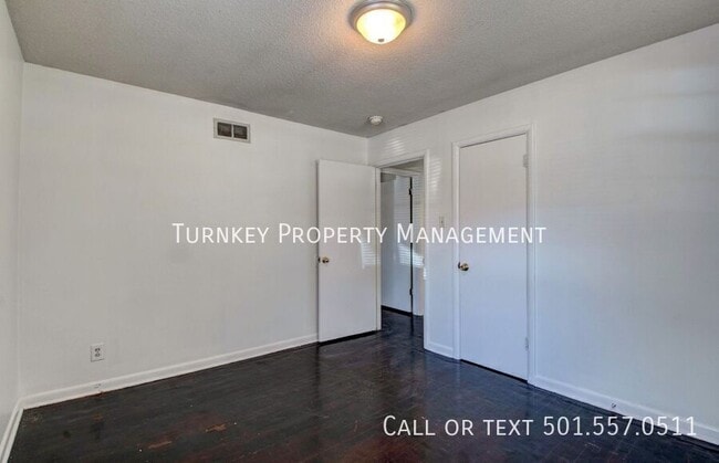 Building Photo - 20 S Wakefield Dr