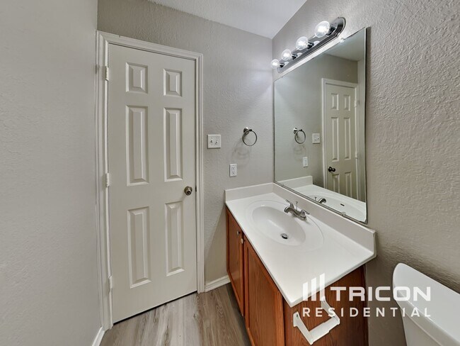 Building Photo - 5926 Ironmill Creek