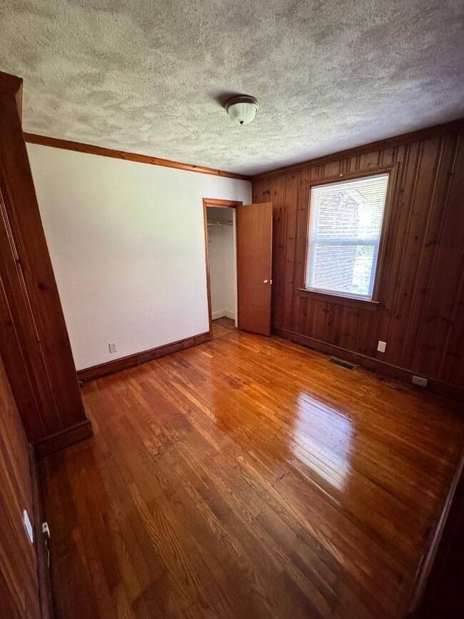 Building Photo - Cozy 4 bed 1.5 bath Ranch House in Petersburg