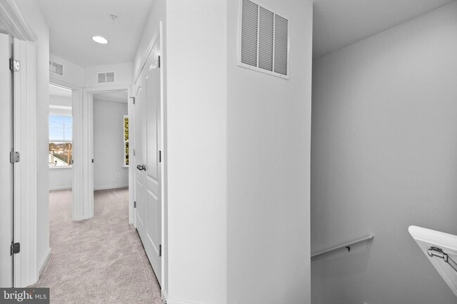 Building Photo - 456 Peleton St