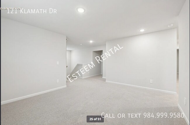 Building Photo - 121 Klamath Dr