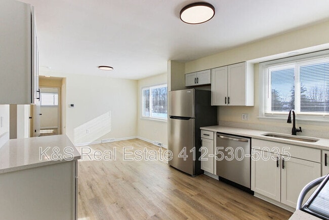 Building Photo - 1020 Grove St