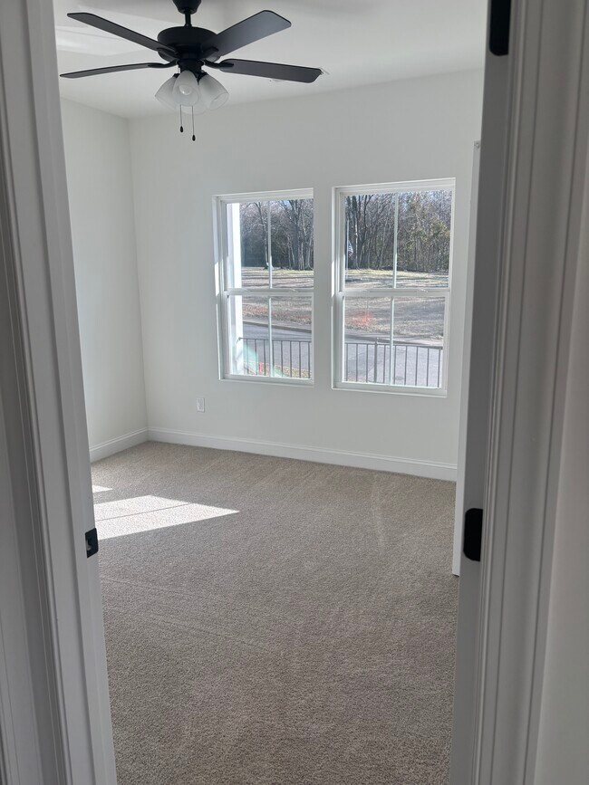 Building Photo - 1077 Gibson St