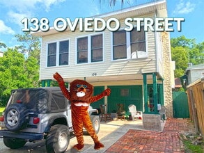 Building Photo - 2 BR/1 BA Downtown Apartment! Walk Everywhere!