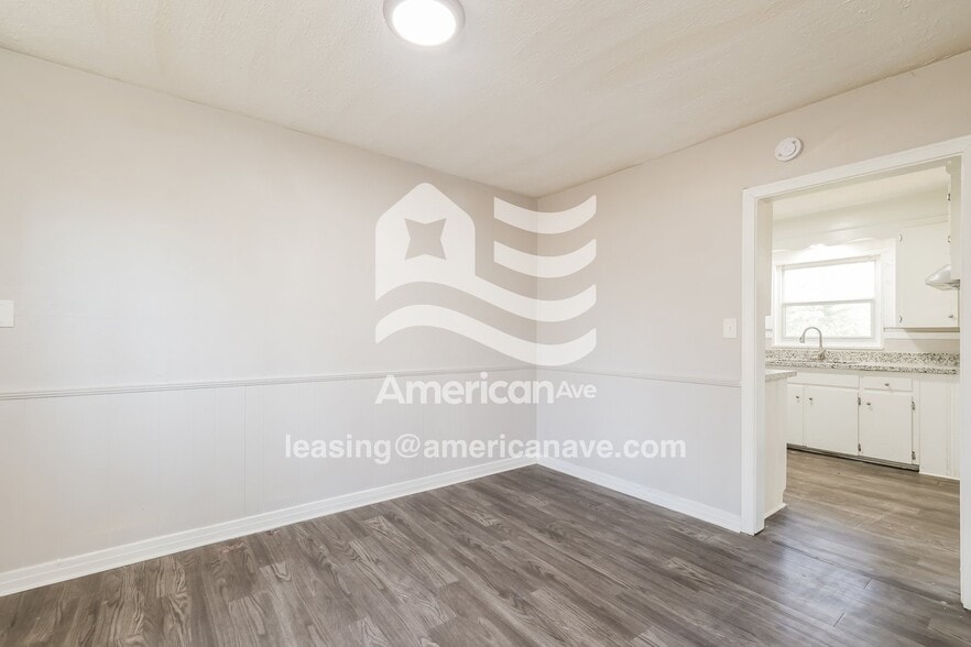 Building Photo - 2556 Paden St