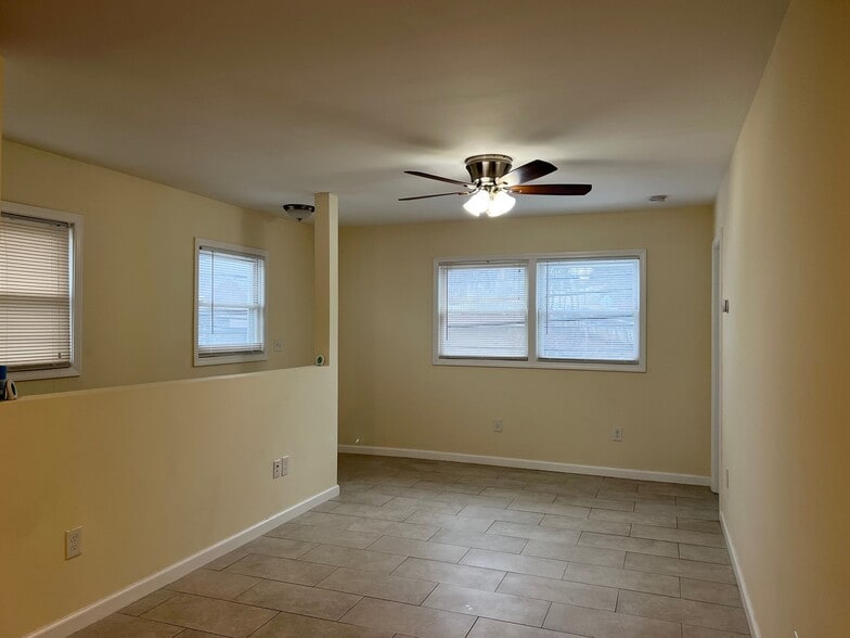 Living room - 1014 N Division St
