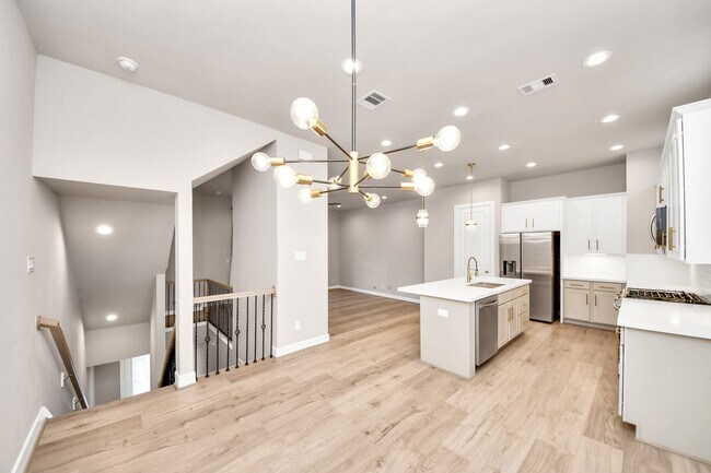 Building Photo - 2114 Stuart St
