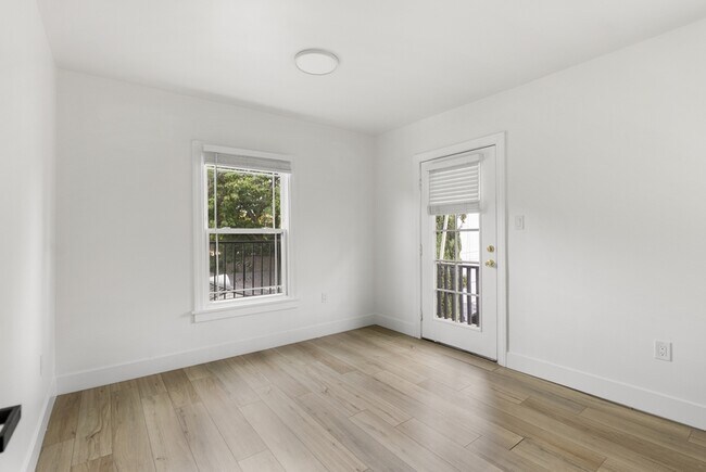 Building Photo - 743 3/4 Occidental Blvd