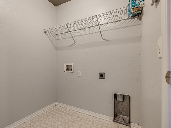 Building Photo - Charming Home in Edmond + Edmond Schools