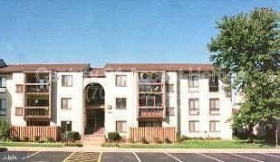 Building Photo - 609 Center St
