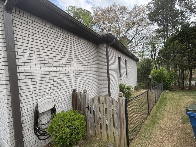 Building Photo - Spacious 3 Bed 2 Bath Home In Homewood With Large Basement
