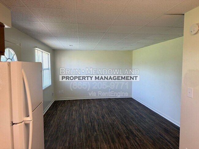 Building Photo - 1921 Meadowland Ln