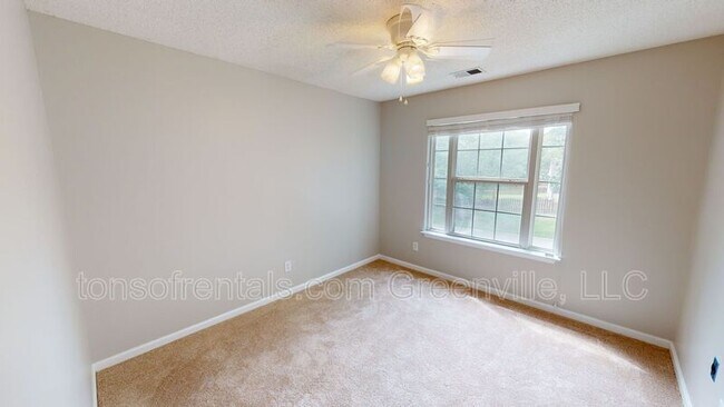 Building Photo - 101 Fairview Lake Way