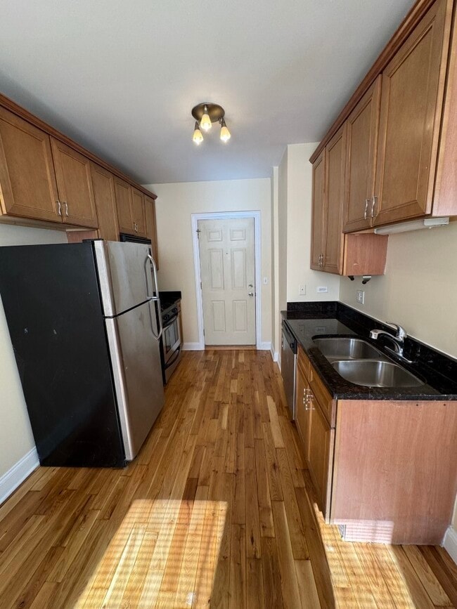 Building Photo - 4566 W George St