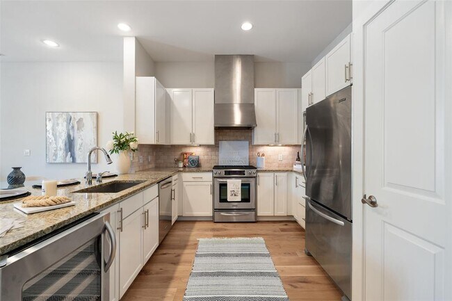 Building Photo - 2520 Bluebonnet Ln