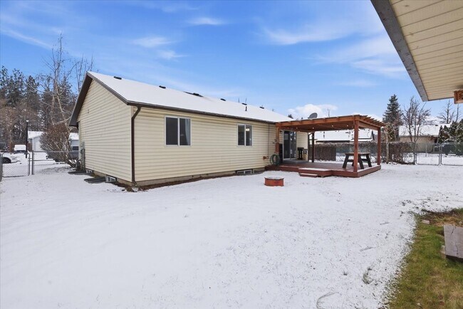 Building Photo - 6743 Kamloops Dr