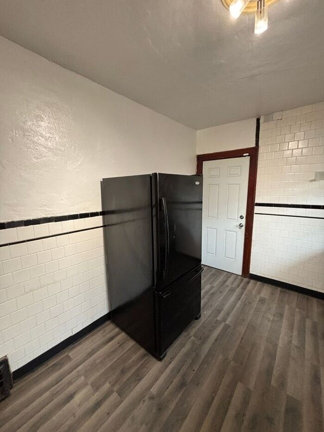 Building Photo - Charming 2-Bedroom Home with Fenced Yard i...