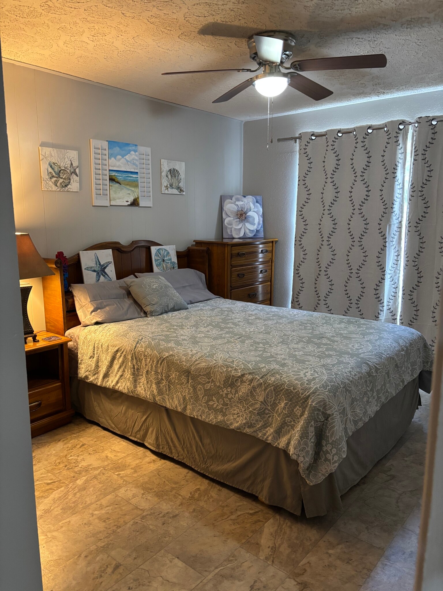 1st bedroom queen - 11717 Douglas Ln