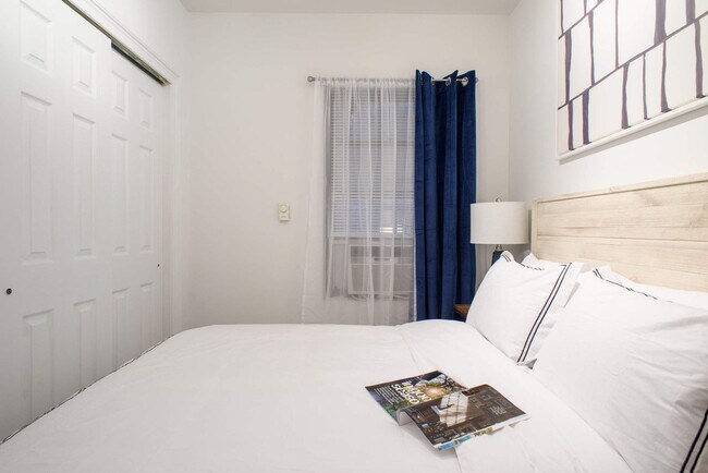 Building Photo - 69 Clinton St