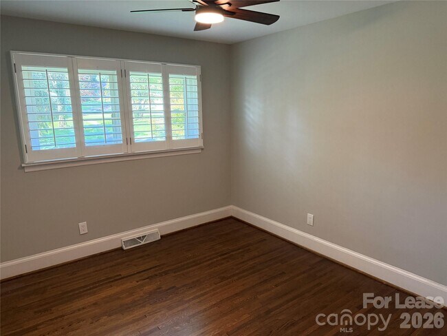 Building Photo - 4920 Raymond Pl