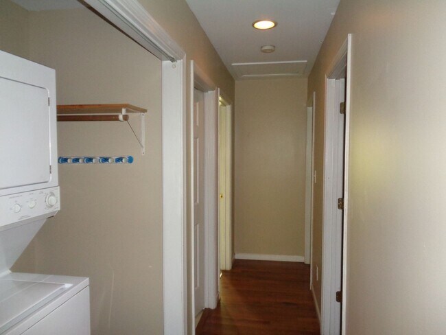 Building Photo - 134 Hemlock Dr