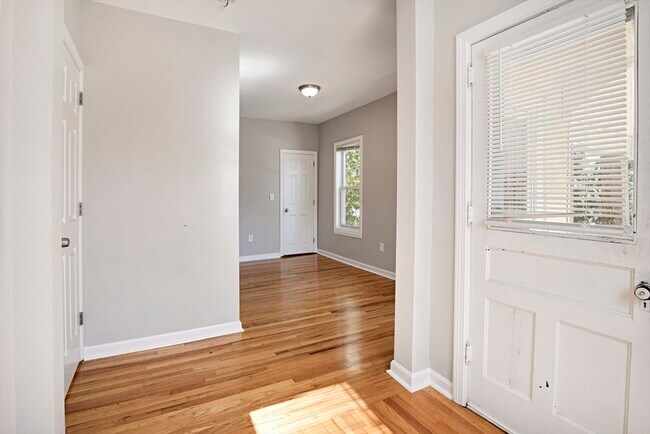 Primary Photo - 34 Kellogg St