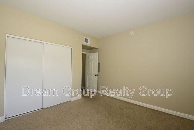 Building Photo - 10524 Autumn Pine Ave