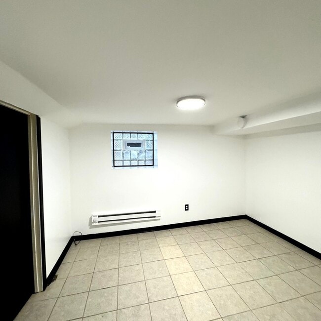 Building Photo - 2244 N Springfield Ave