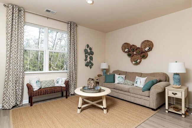 Building Photo - 1087 Sennema Cir