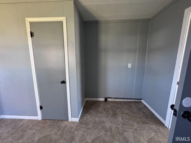 Building Photo - 1012 W Haines Ave