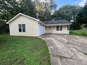 Building Photo - 3 Bedrooms, 2 Bathrooms - Home in West Rome!