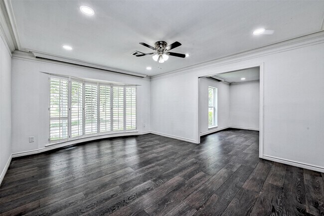 Building Photo - 5319 S Braeswood Blvd