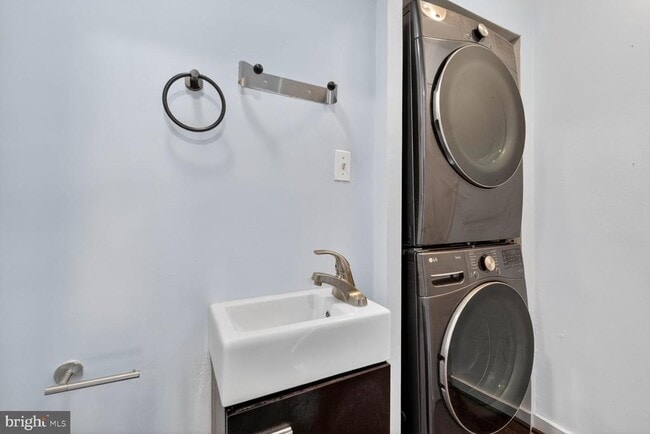 Building Photo - 2218 16th St NE