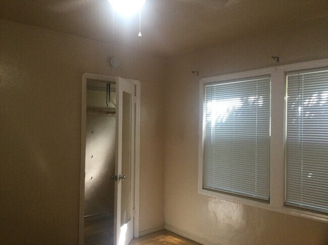 Bedroom with walk-in closet - 408 45th St