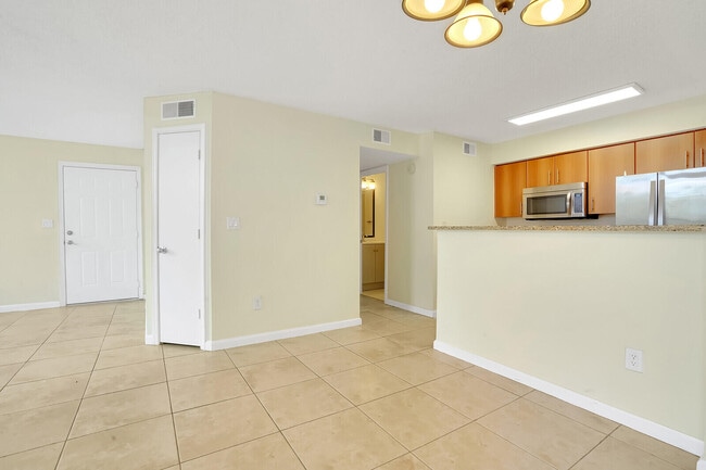 Building Photo - 1385 Crystal Way