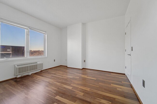 Building Photo - 1110 City Pl