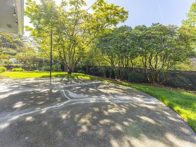 Building Photo - 4 BD remodeled Sylvan Heights home!