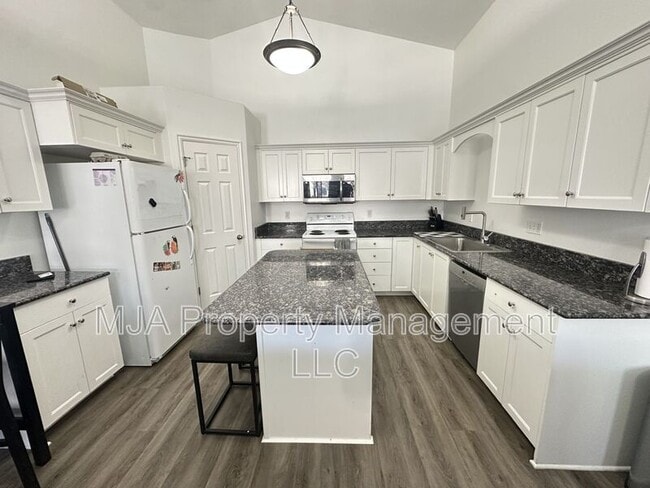 Building Photo - 4207 Pilgrim Cir W